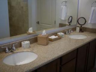 Paraiso del Mar B104 - double sinks in both master suites